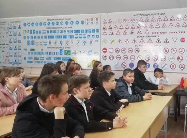 Экскурсия в автошколу для старшеклассников Краснодарского края. 